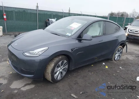 2023 Tesla Model Y Awd/Long Range Dual Motor All-Wheel Drive z USA, uszkodzony, nr VIN 7SAYGDEE7PA147714